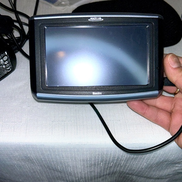 Magellan Maestro 4000 Portable GPS System - Picture 7 of 12